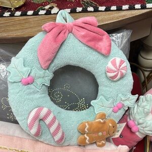 Plush Mint & Pink Holiday Wreath Accent Pillow - Decorative Plush Cushion